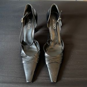 4/$20 Black Aldo pointed shoes with cross strap size 40